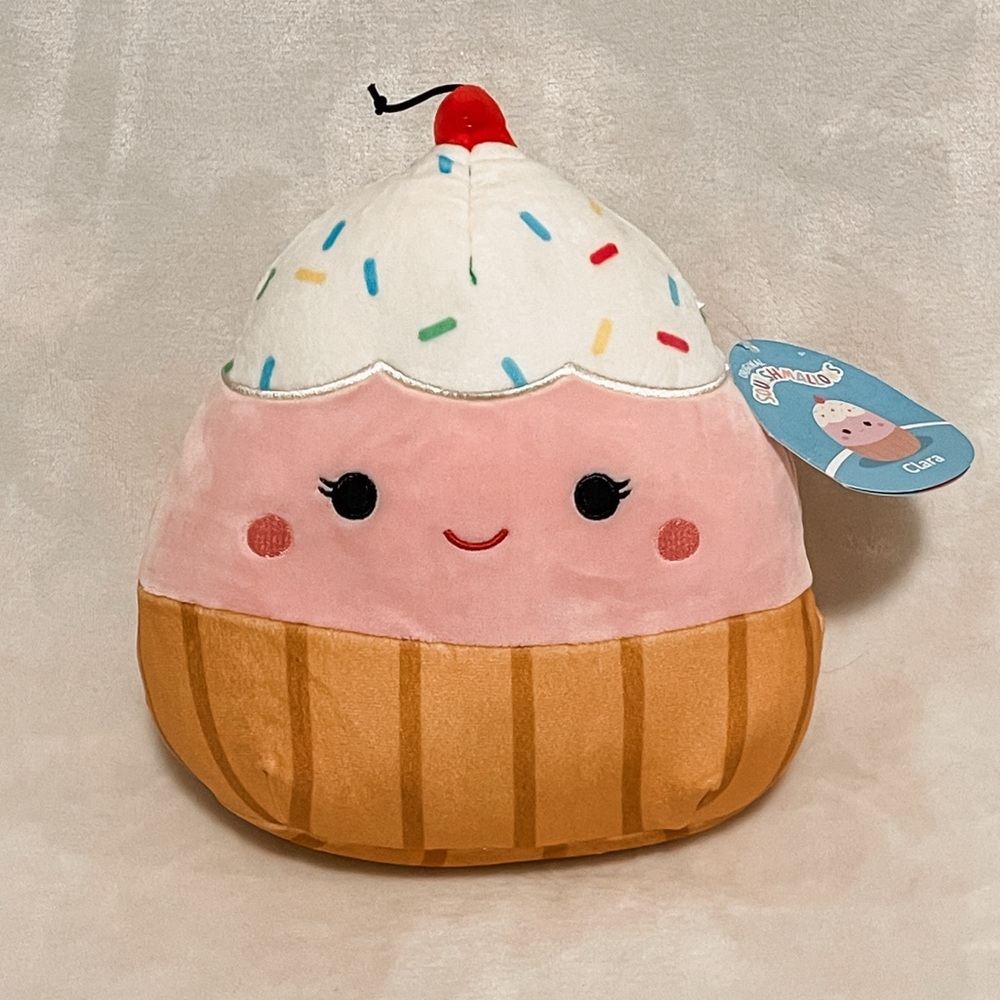 Clara the Cupcake - Picture 2 of 4